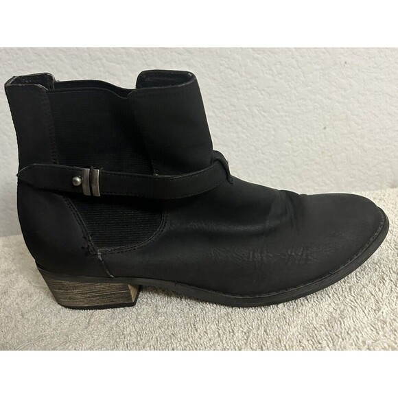 Diba Womens 6 1/2 Black Slip On 1" Heels and Ankle Boots with Buckle for looks - Picture 4 of 12